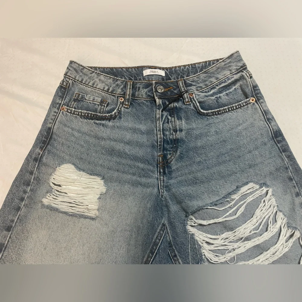 Forever 21 women's Blue Distressed Jean Shorts, size 26, New with out tags